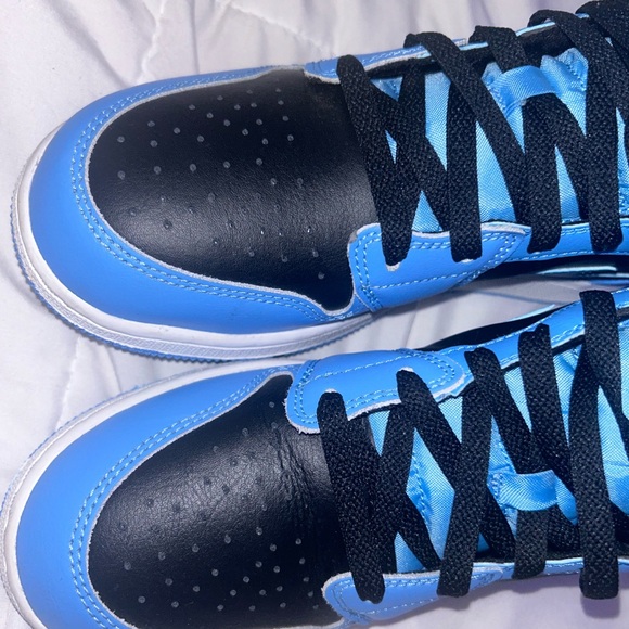 Air Jordan 1 - Picture 3 of 4